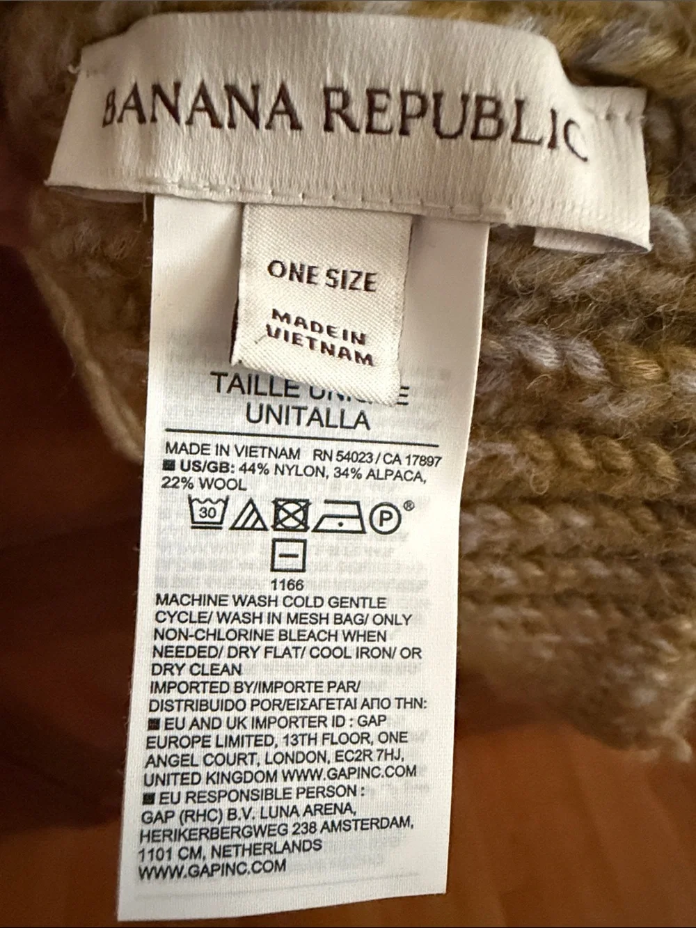 Banana Republic Ribbed Knit Scarf in Mustard and Ivory
